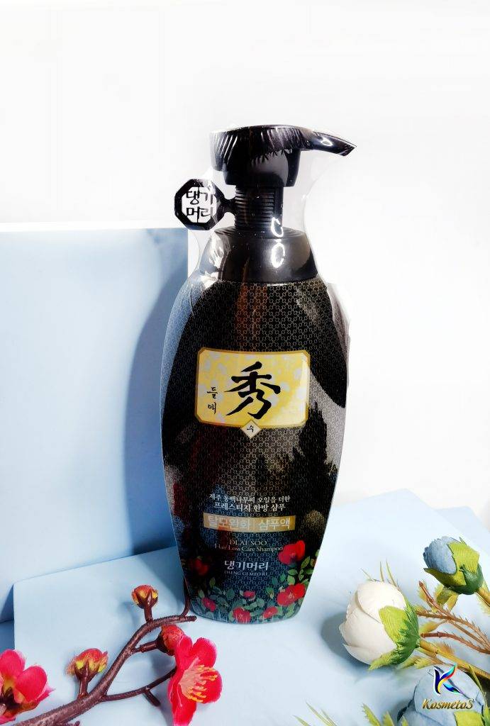 Szampon przeciw wypadaniu włosów z olejem kameliowym Daeng Gi Meo Ri Dlae Soo Anti-Hair Loss Shampoo 1